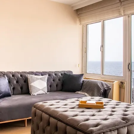 Furnished Stylish Sea View Flat In Konak شقة