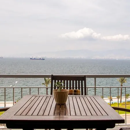 Daire Furnished Stylish Sea View Flat In Konak *